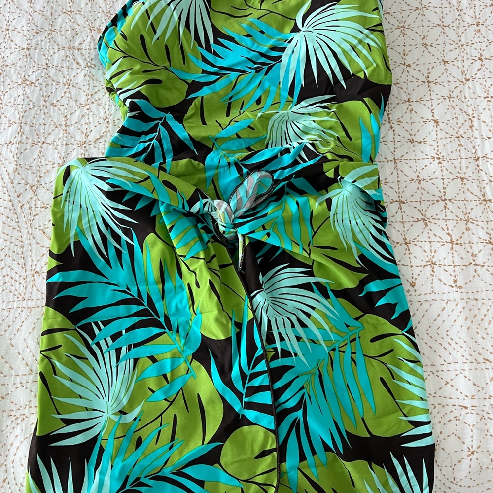 Tropical Leaf Print swimsuit & Pareo. Gorgeous colours.Vintage. Chic!